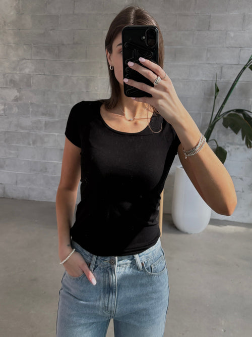C'EST MOI Short Sleeve Scoop Neck Top
